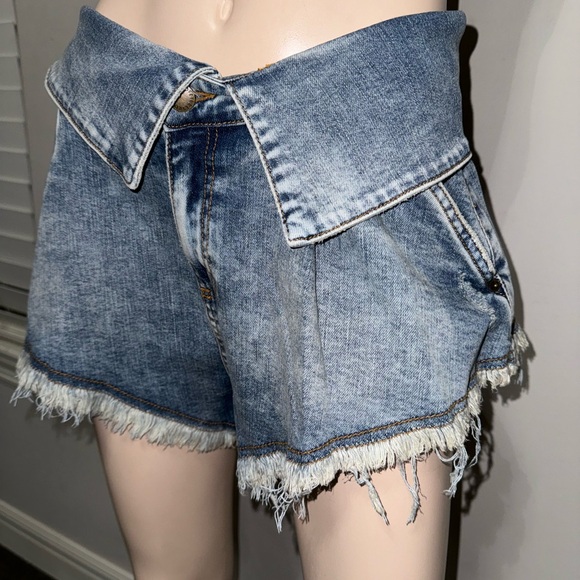 Retrofête Distressed Denim Azure Short 28 - Picture 2 of 12